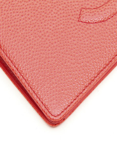 CHANEL card holder in coral grained leather