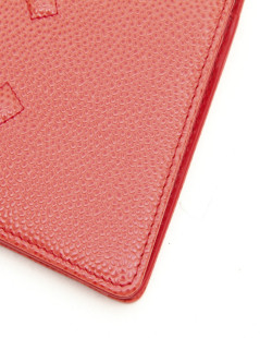 CHANEL card holder in coral grained leather