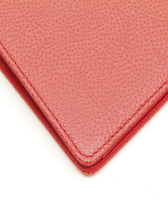 CHANEL card holder in coral grained leather