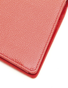 CHANEL card holder in coral grained leather