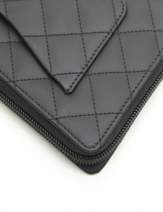 CHANEL wallet in black quilted smooth leather