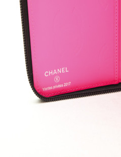 CHANEL wallet in black quilted smooth leather