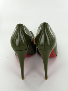 LOUBOUTIN T39 cuir vernis vert