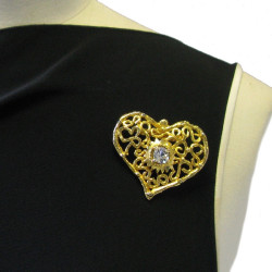 Broche CHRISTIAN LACROIX vintage coeur en métal doré serti d'un grand strass blanc au centre