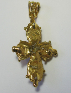 Pendentif CHRISTIAN LACROIX doré et strass de couleur