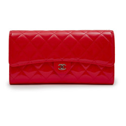 Pochette CHANEL cuir verni corail 