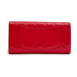 Pochette CHANEL cuir verni corail 