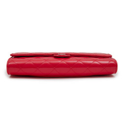 Pochette CHANEL cuir verni corail 