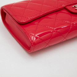 Pochette CHANEL cuir verni corail 