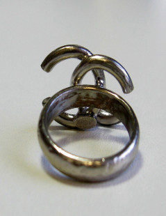 CHANEL CC ring in silver metal set with colored  rhinestones