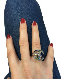 CHANEL CC ring in silver metal set with colored  rhinestones