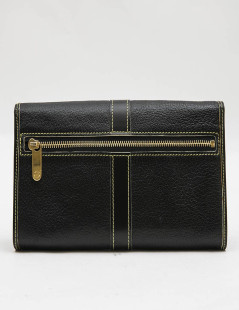 LOUIS VUITTON clutch in black grained leather with saddle stitching