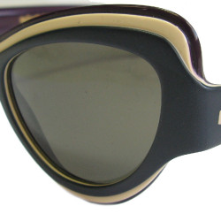 Lunettes de soleil YVES SAINT LAURENT en plastique noir mat, beige et violet