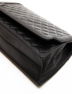 CHANEL vintage clutch in black quilted leather