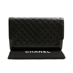 CHANEL vintage clutch in black quilted leather