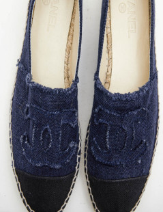 CHANEL espadrilles 40FR in two-tone blue and black denim 