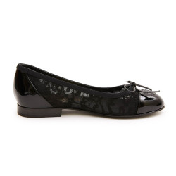 Ballerines T 34 CHANEL en dentelle et cuir noir