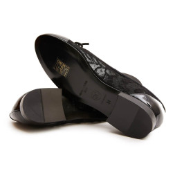 Ballerines T 34 CHANEL en dentelle et cuir noir