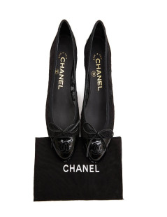 Ballerines T 34 CHANEL en dentelle et cuir noir