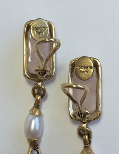 Boucles d'oreille GOOSSENS pendantes en pâte de verre blanche et rose pâle