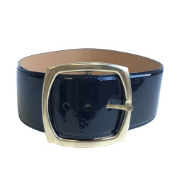 Ceinture CHANEL large T38 en cuir verni marine et boucle or pâle