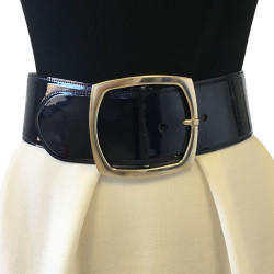 Ceinture CHANEL large T38 en cuir verni marine et boucle or pâle