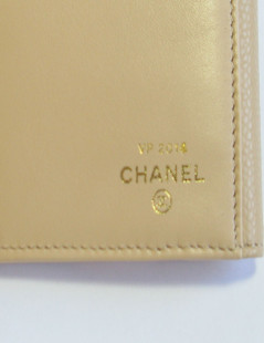 Portefeuille CHANEL cuir grainé beige