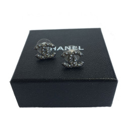 Boucles d'oreille Clous CHANEL ruthénium et perles grises