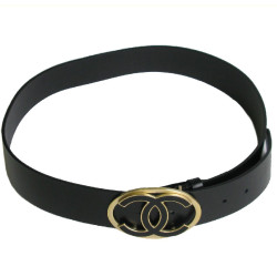 Ceinture CHANEL T 85 en cuir noir, boucle en métal or mat  CC noir