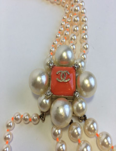 CHANEL necklace with 4 row of pearls and orange molten glass