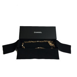 CHANEL vintage Necklace belt in matte gilded metal and pearls