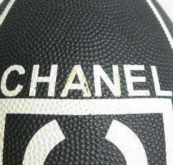 Ballon de rugby CHANEL"Editon 2007"