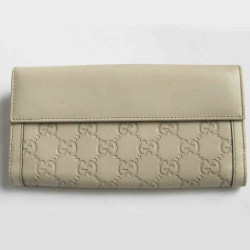 Portefeuille GUCCI cuir embossé GG beige