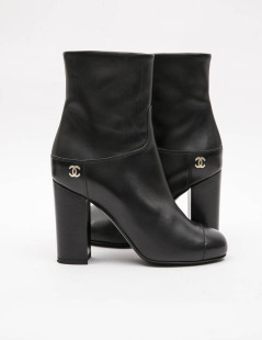 CHANEL boots in black lamb leather size 37fr