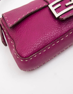 Sac baguette FENDI cuir taurillon fuchsia