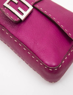 Sac baguette FENDI cuir taurillon fuchsia