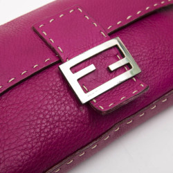 Sac baguette FENDI cuir taurillon fuchsia