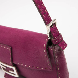 Sac baguette FENDI cuir taurillon fuchsia