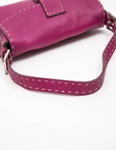 Sac baguette FENDI cuir taurillon fuchsia