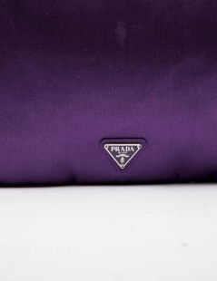 Pochette PRADA en satin duchesse violet et cabochons