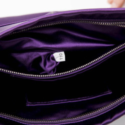 Pochette PRADA en satin duchesse violet et cabochons