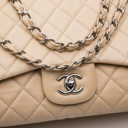 Sac Jumbo CHANEL cuir matelassé souple beige