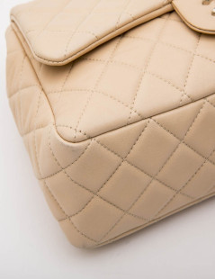 Sac Jumbo CHANEL cuir matelassé souple beige