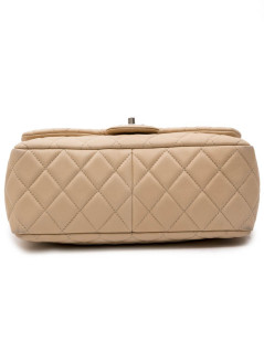 Sac Jumbo CHANEL cuir matelassé souple beige