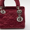 Mini sac Lady D CHRISTIAN DIOR en velours de soie rouge cardinal