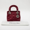 Mini sac Lady D CHRISTIAN DIOR en velours de soie rouge cardinal