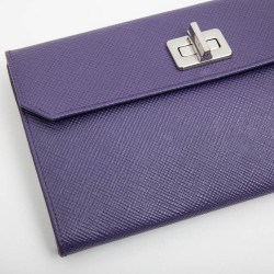 Pochette PRADA en cuir Saffiano violet