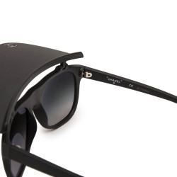 Lunettes de soleil CHANEL noires avec visière