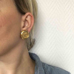 CHANEL Vintage clip-on earrings in gilt metal