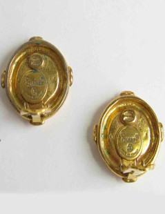 CHANEL Vintage clip-on earrings in gilt metal